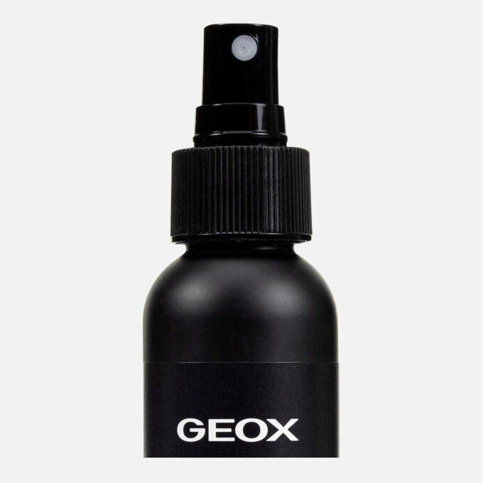1 Spray impermeabilizant 3-în-1 1 Spray impermeabilizant 3-în-1